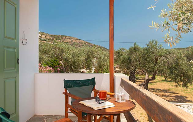 Βεράντα με θέα στον κήπο