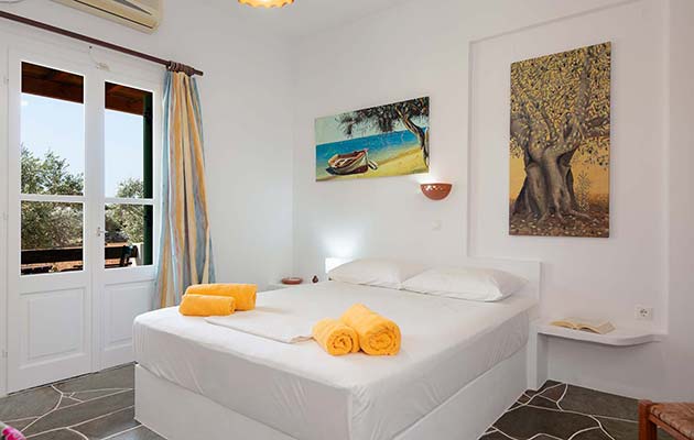 Διπλό χτιστό κρεβάτι